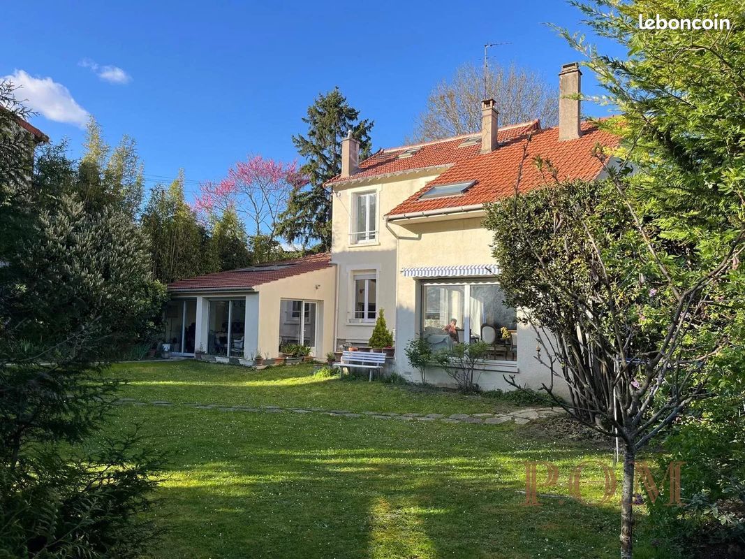 Maison 12 pièces 257 m² · à Suresnes · 257 m² · 1 330 000 €