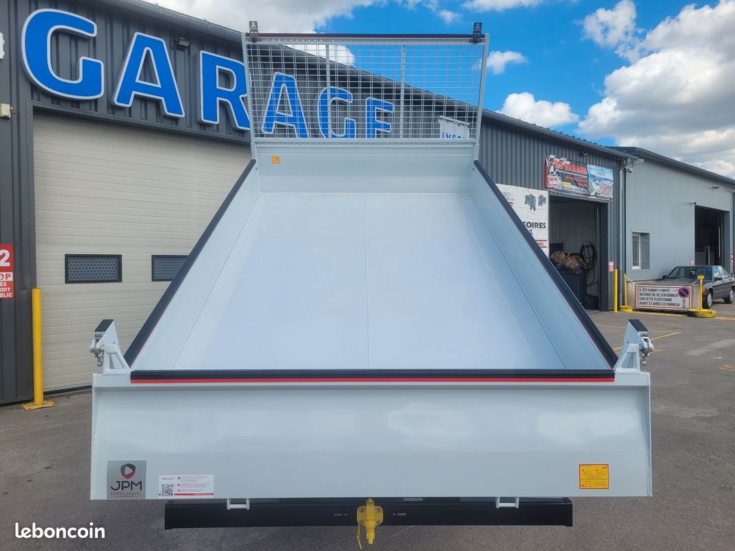 IVECO DAILY 35C18 HA8 PACK COMFORT + PACK CONSTRUCTION SIMPLE CABINE BENNE et COFFRE 03 PLACES comme NEUF avec BOITE AUTO + CAMÉRA + MOTEUR 3 LITRES + SUSPENSION RENFORCÉE ( Prix de Vente 49 990 HT ) (image 10)