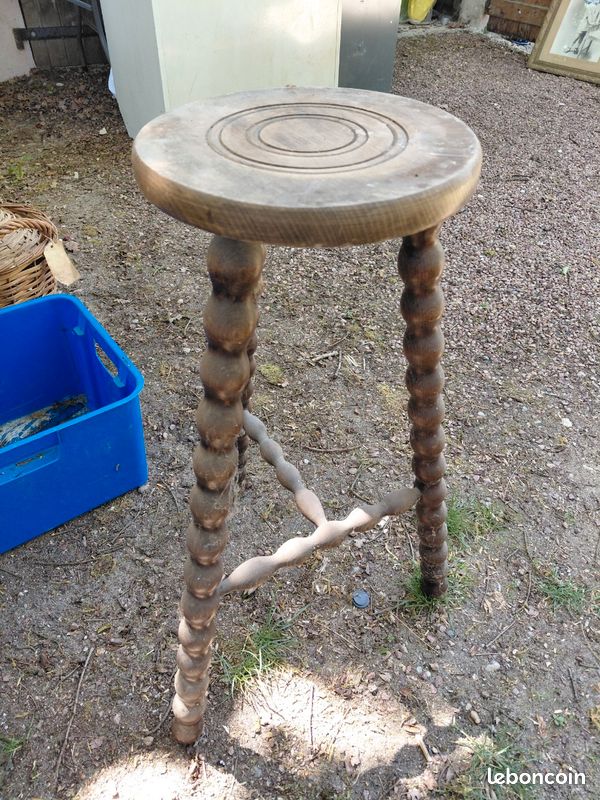 Tabouret tripode haut en bois tourné vintage (image 1)