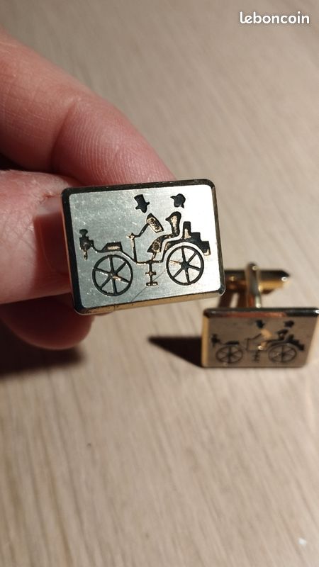 Boutons de manchettes années 70 (image 2)