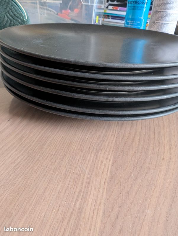 Lot 6 assiettes plates Ikea noir (image 2)