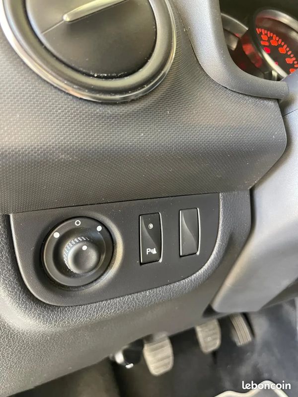 DACIA Sandero 1.5 D 95ch Stepway - 2019 - Caméra de recul - Phares LED - Navigation - Distribution OK (image 25)