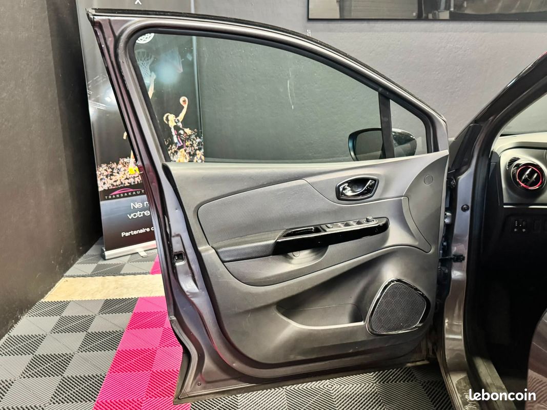 RENAULT CAPTUR TCe 120 SL Helly Hansen EDC (image 31)