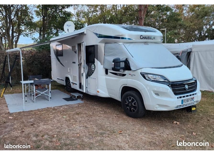 Camping car Chausson 718 XLB spécial avec attelage édition
2019 4 places (image 1)