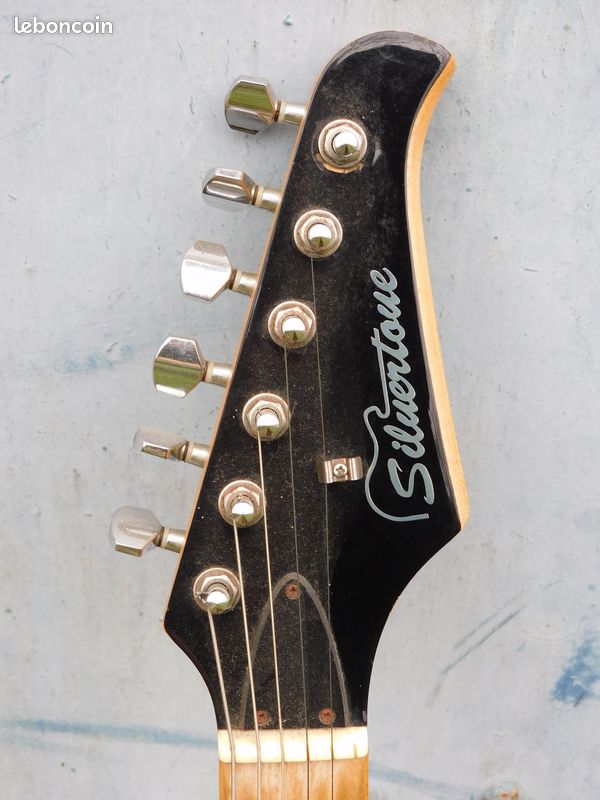 Guitare électrique de marque Silvertone de type stratocaster (image 2)
