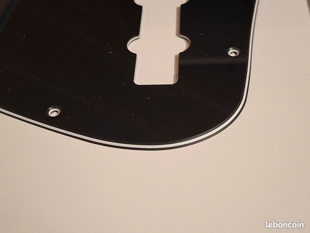 PICKGUARD JAZZ BASS AMERICAN STANDARD BLACK- 3 plis- 10 Trous (image 5)