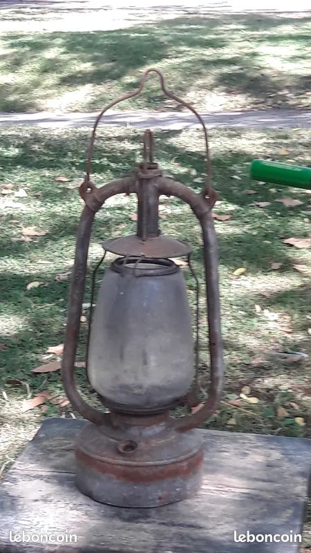 Lampe pétrole ancienne (image 1)
