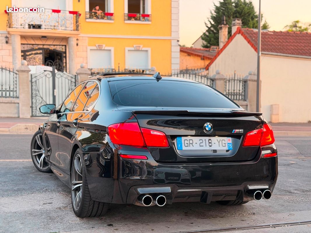 BMW M5 F10 4.4i V8 560 CV DKG7 - TOIT OUVRANT- CAMERA - CARPLAY- ÉCHAPPEMENT EISENMANN- REPRISE POSSIBLE GARANTIE 12 MOiS (image 3)