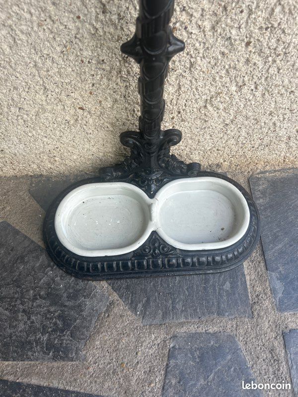 Porte-parapluies ancien en fonte avec bacs en porcelaine (image 2)