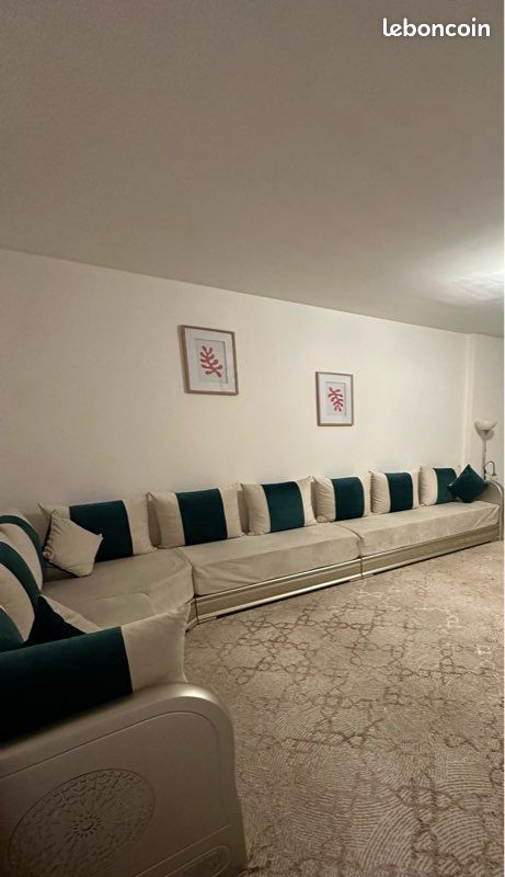 Salon marocain avec bois, mousses et 2 modèles de tissus (image 2)