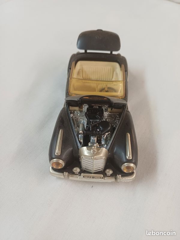 1/32 ancienne Corgi Mercedes-benz 300S (image 4)