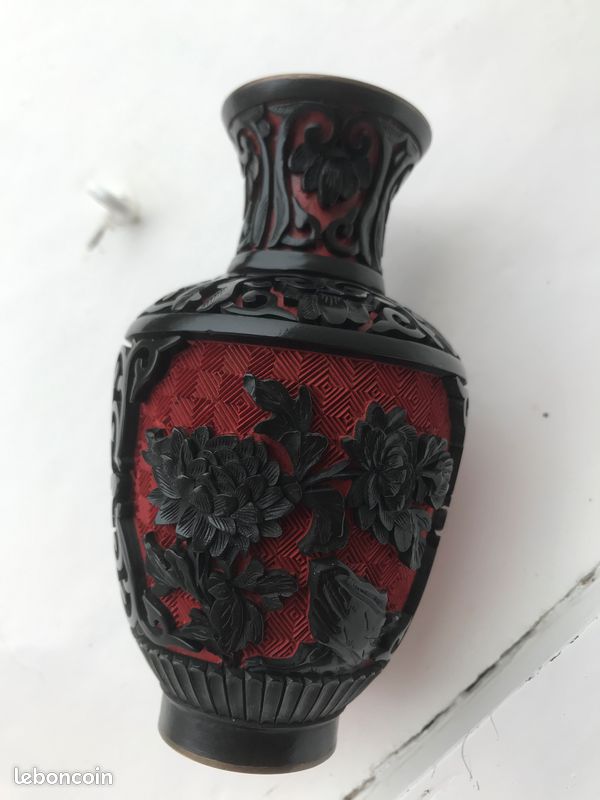 Porte-bonheur Chinois En Résine Noire Avec Perles Et Franges - Vase Rotatif, Bois Bordeaux, Neuf Avec étiquette