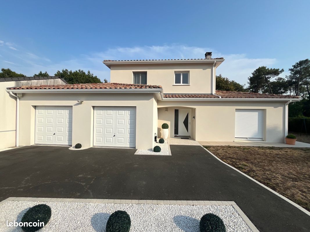 Maison 5 pièces 152 m² · à Saint-Jean-d'Illac · 152 m² · 950 000 €