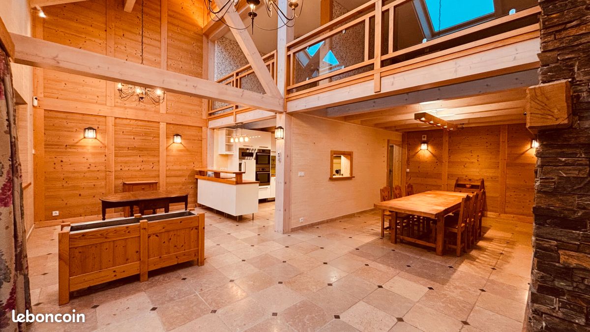 Maison 10 pièces 312 m² · à Champanges · 312 m² · 795 000 €