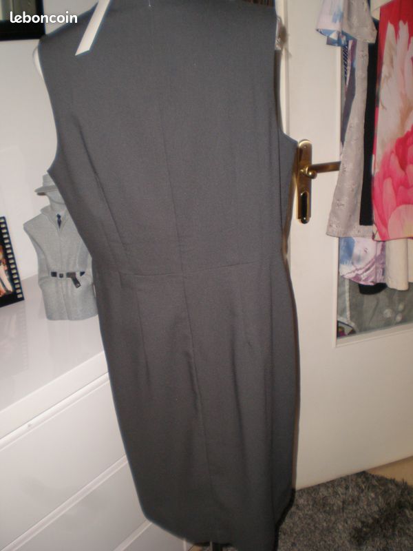 Robe Femme SQUARE Taille 46 Grise - Fluide, évasée, Manches Longues - Excellent état Occasion