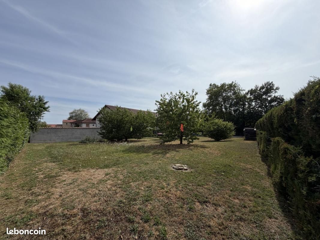 Terrain Neuville Les Dames · à Neuville-les-Dames · 90 000 €
