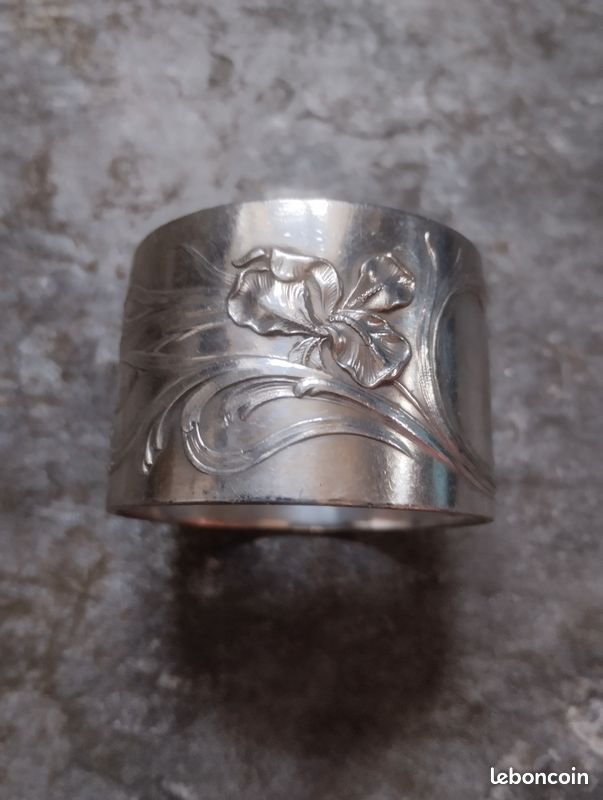 Rond de serviette en métal argenté Art Nouveau