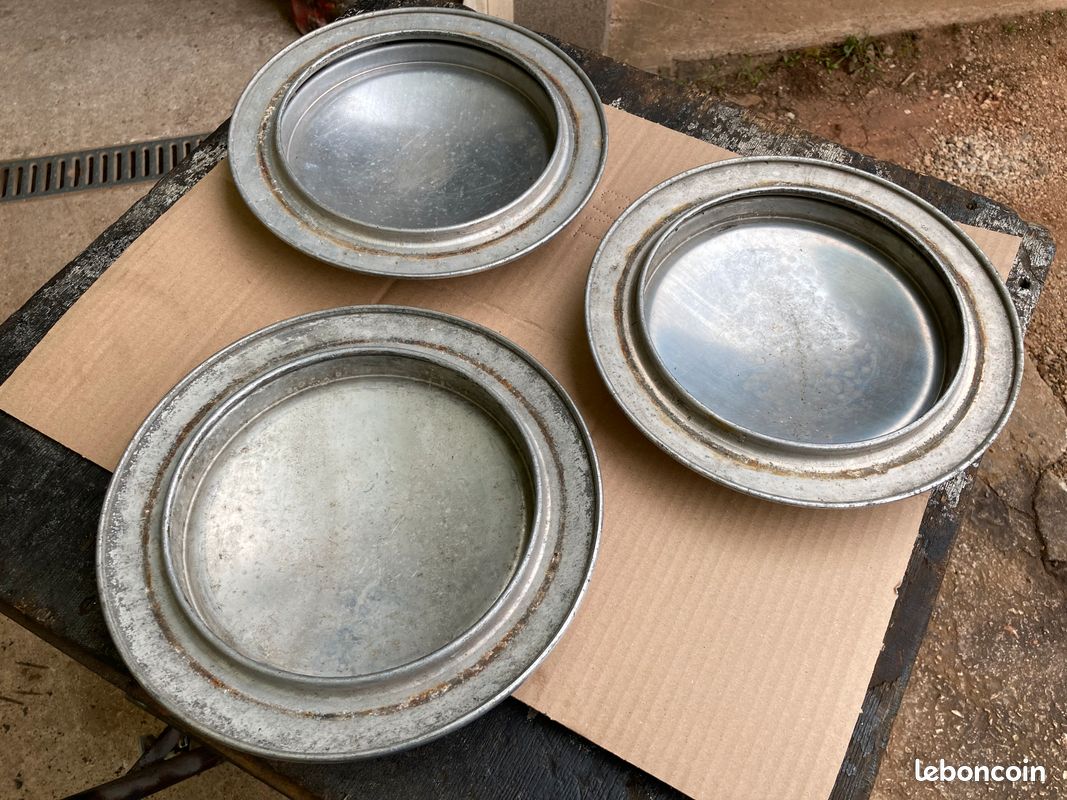 Lot de 3 enjoliveurs de Simca 9 Aronde (51-53) (image 3)