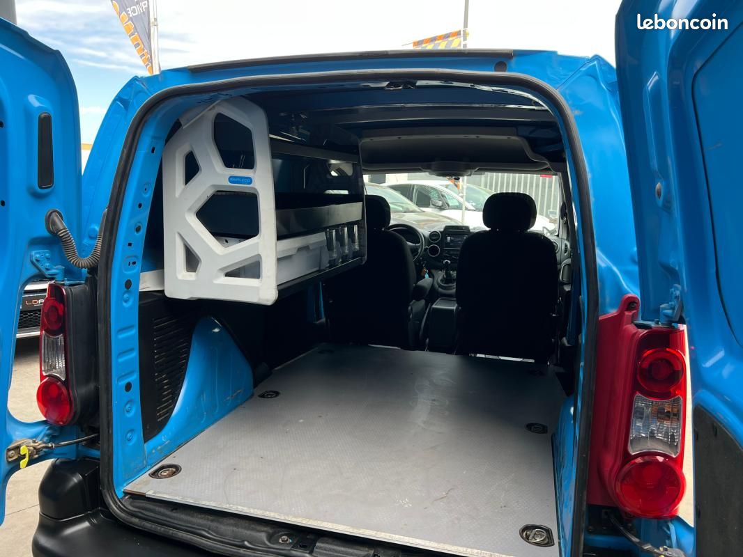 Peugeot Partner FOURGON STANDARD 1.6 BLUEHDI 75 BVM5 PRO / CLIM ECRAN BLUETOOTH ATTELAGE ... (image 24)