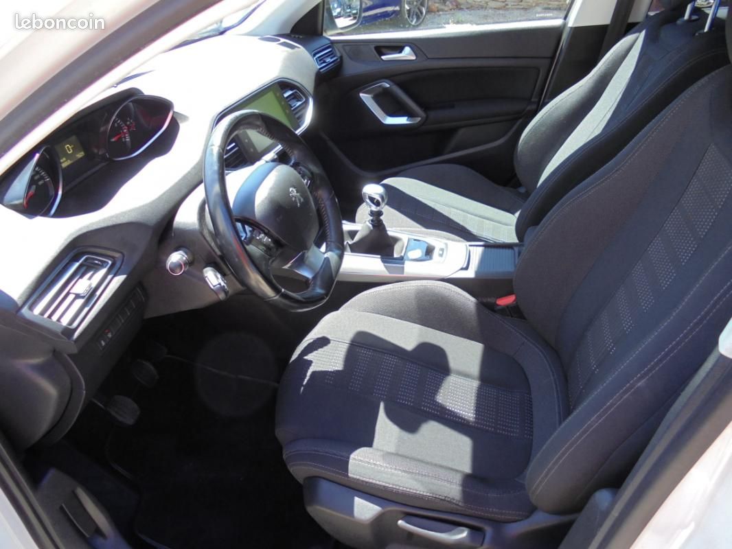 Peugeot 308 130ch SetS BVM6 Allure (image 9)