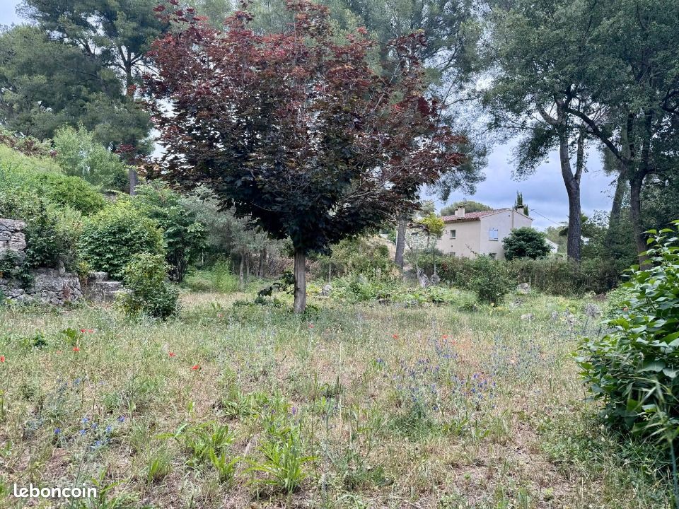 Terrain 864 m² · à Martigues · 432 000 €