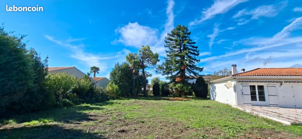 Terrain 605 m² · à Breuillet · 180 000 €