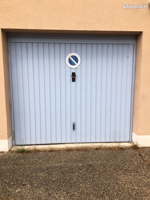 Parking/box Pont-Saint-Esprit · 82 €