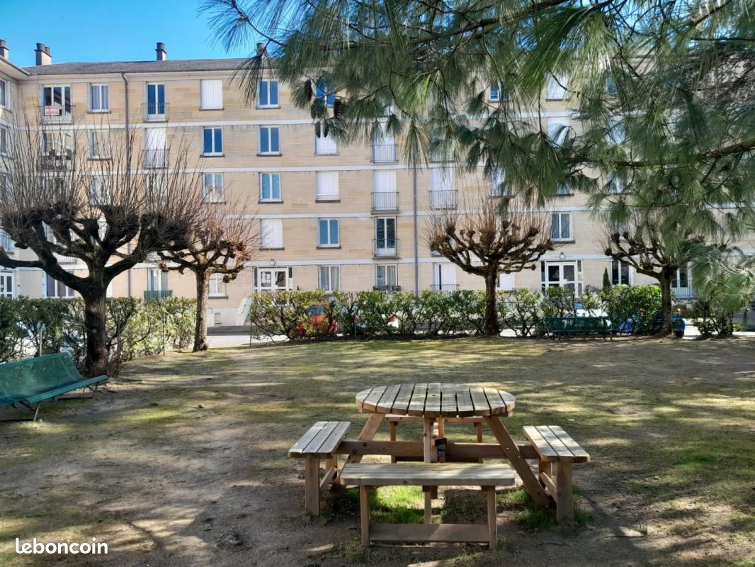 Appartement 4 pièces 84 m² · à Fleury-les-Aubrais · 84 m² · 818 €
