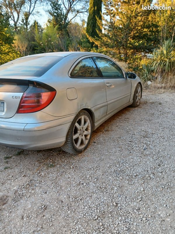Pièces Mercedes 220 coupé (image 1)