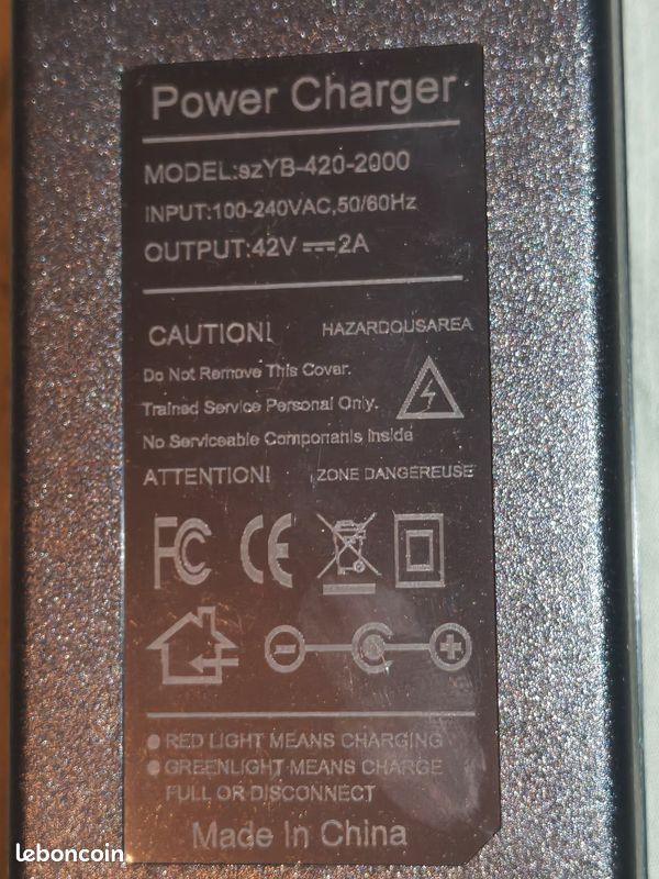 Chargeur batterie lithium 36V 42V 2A szYB‑420‑2000 (image 1)
