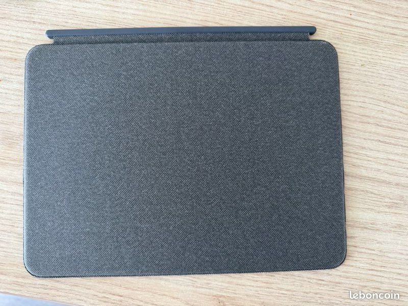 Clavier officiel Logitech Combo Touch pour iPad Air 11 (image 5)