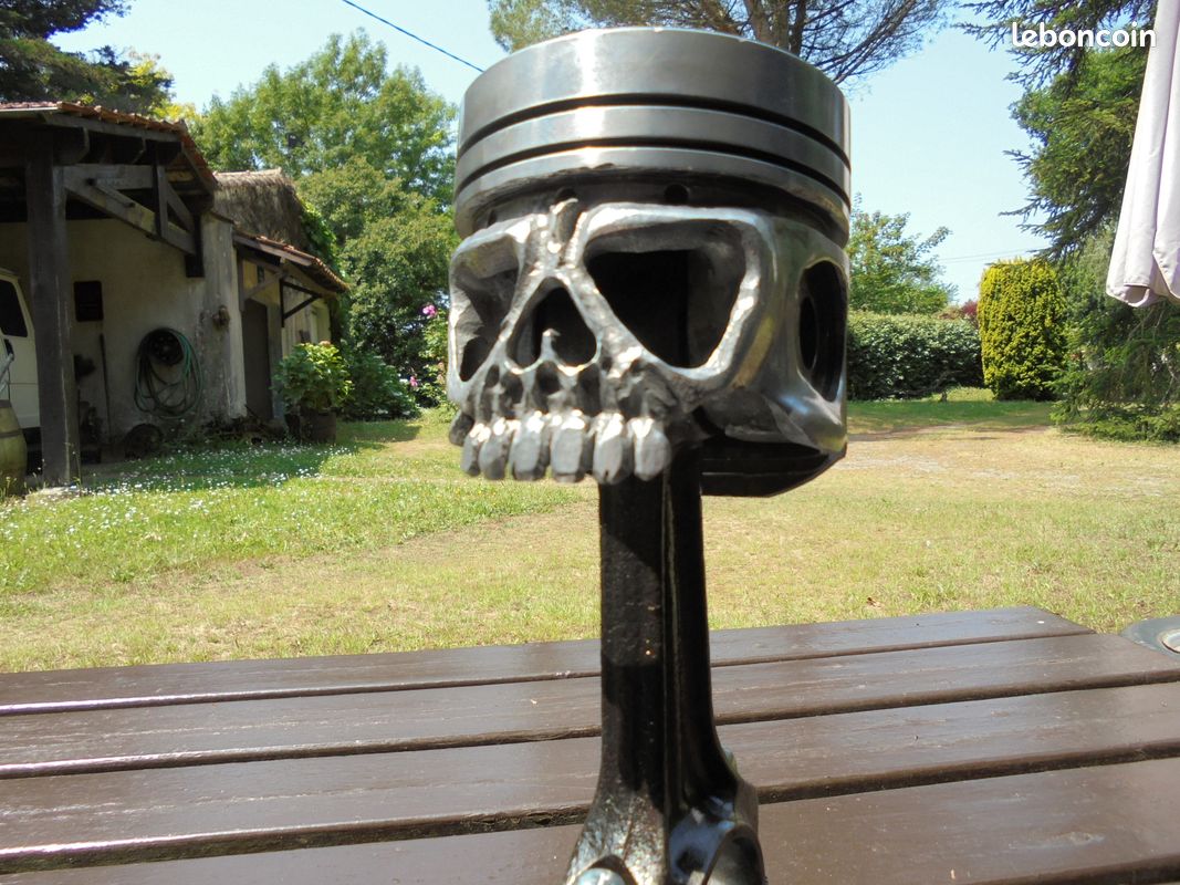Piston Décoratif Crâne Style Art Déco En Métal - Objet De Décoration Neuf