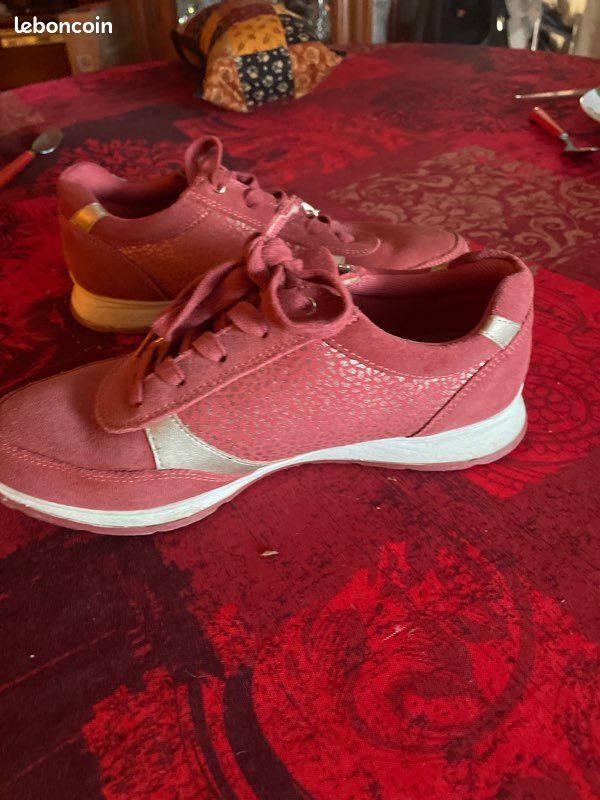 Baskets Columbia Taille 34 Rose - Sportives Féminines En Excellent état