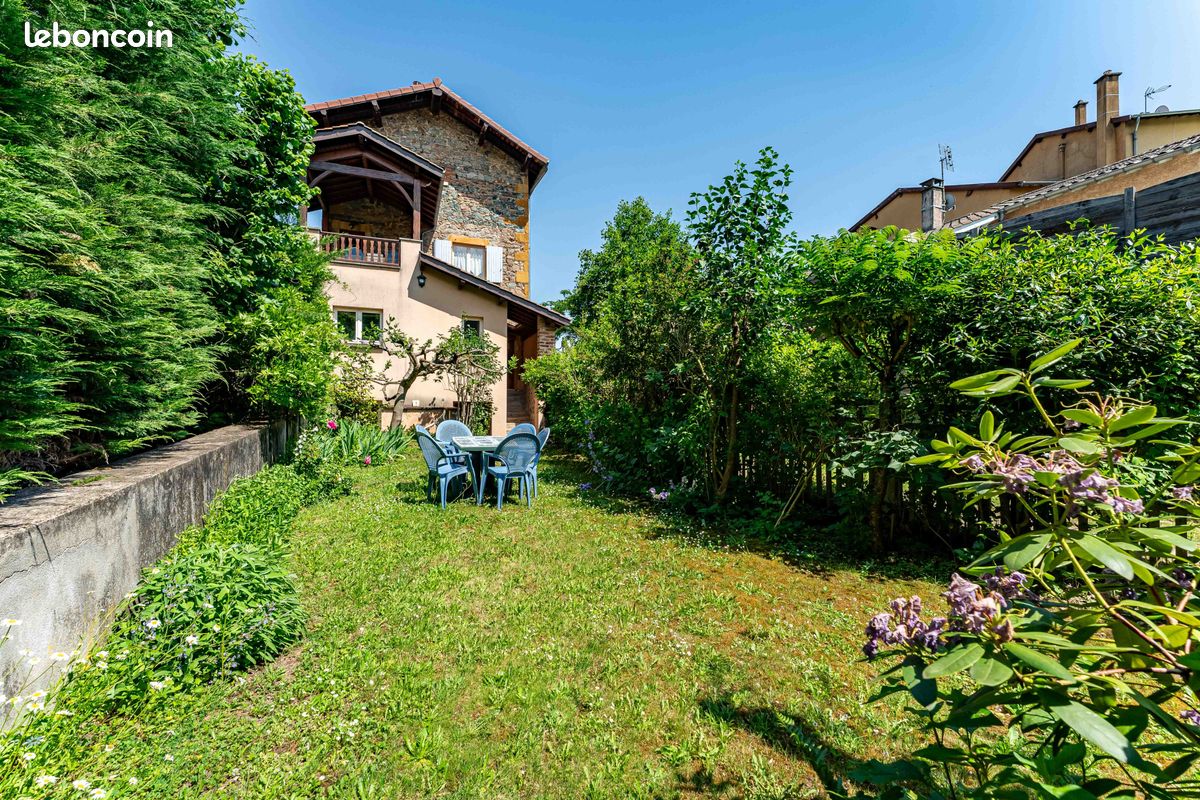 Maison 8 pièces 153 m² · à Vindry-sur-Turdine · 153 m² · 330 000 €