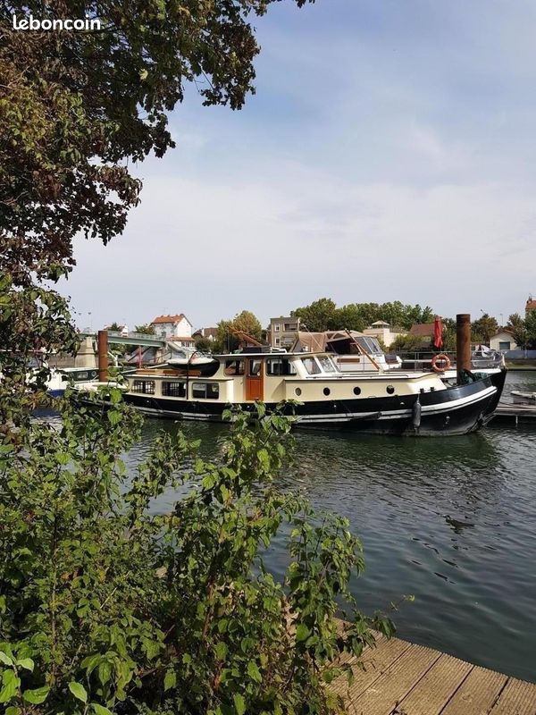 Local commercial 3 pièces 50 m² · à Saint-Maur-des-Fossés · 50 m² · 250 000 €