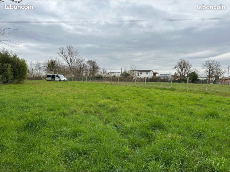 Terrain à bâtir de 1800 m2 · à Ambarès-Et-Lagrave · 170 000 €