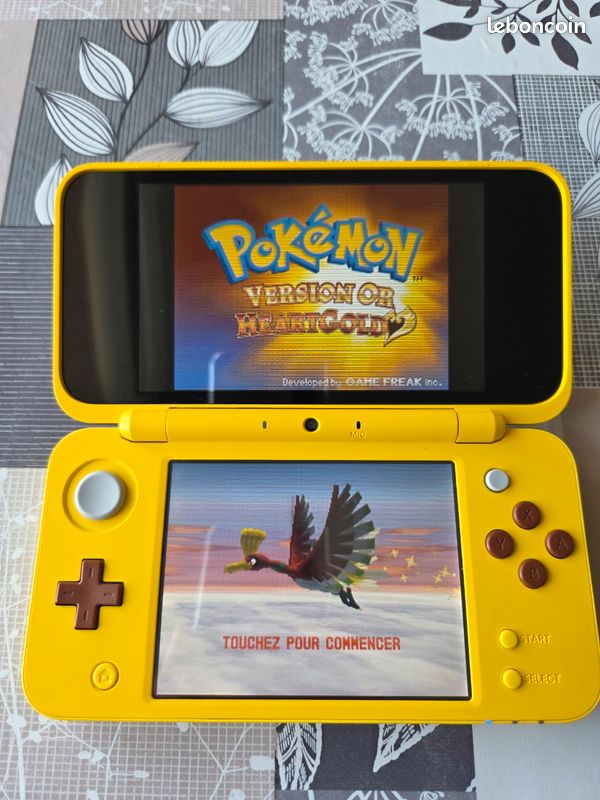 Nintendo 2DS XL Pikachu SD 32 GO JEUX Consoles