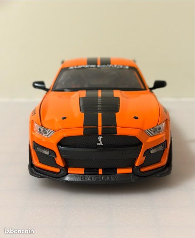 Voiture miniature de collection 1/24 Ford Mustang GT500 (image 3)