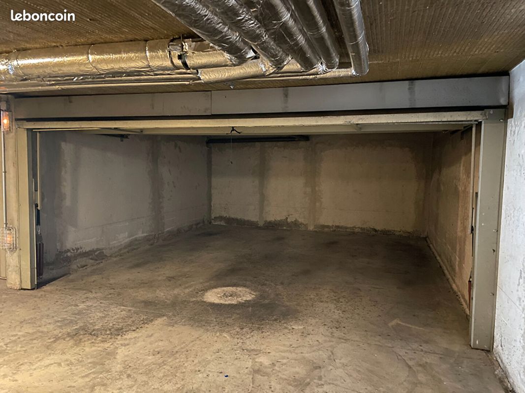 Parking/box PLAN DE CUQUES · à Plan-de-Cuques · 150 €