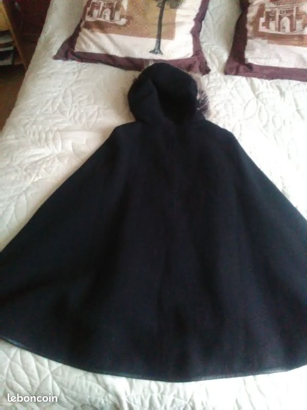Cape femme neuve avec capuche (image 2)