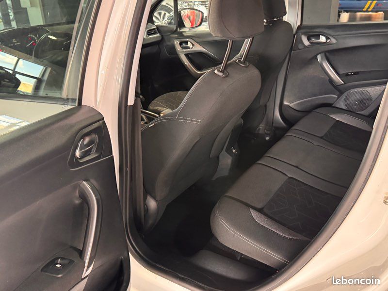 PEUGEOT 2008 1.2 THP 12V S&S 110 cv (image 5)