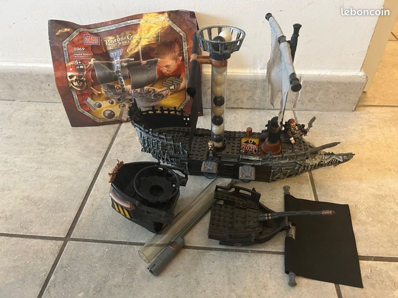Lot Bateaux Pirates Caraïbes – Black Pearl – Mega Blocks – Électronique