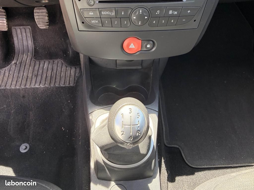 RENAULT CLIO 1.2i 16V - 75 III BERLINE Authentique PHASE 2 (image 19)