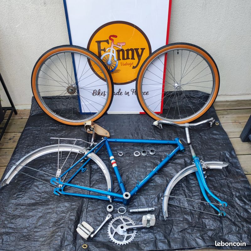 ANCIEN EMBLÈME D'INSIGNE de vélo de voiture membre de l'association AA