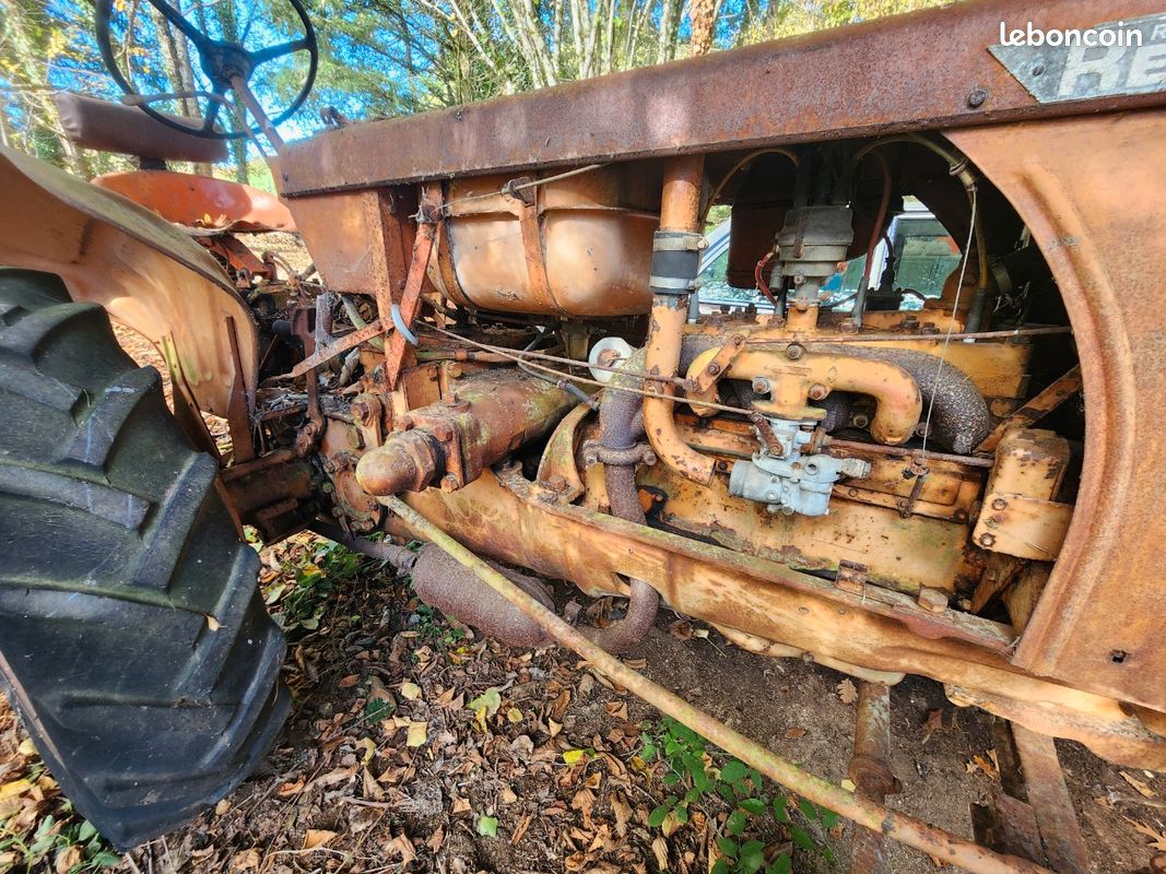 A 1949 Renault 3042 - Tractor & Machinery