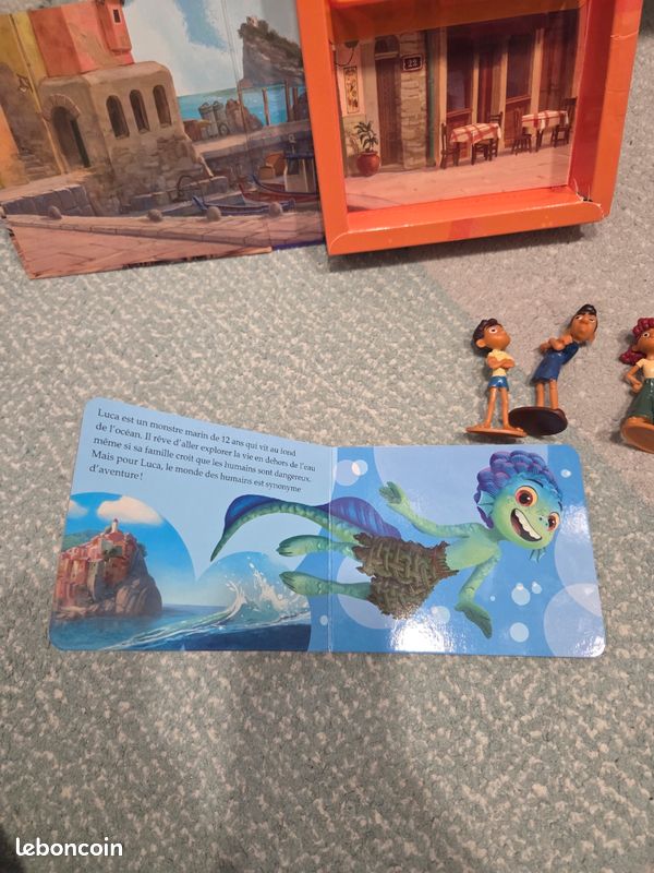 Livre avec figurines (image 3)