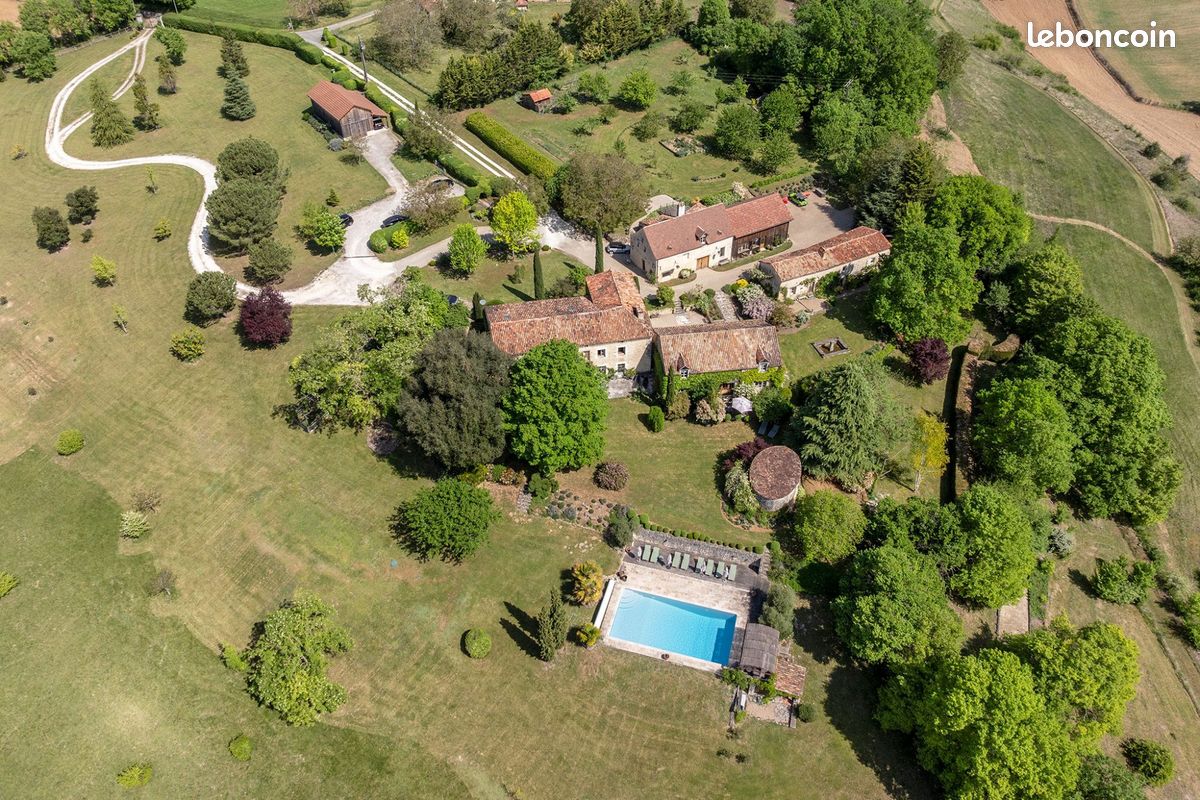 Maison 30 pièces 565 m² · à Bergerac · 565 m² · 2 600 000 €