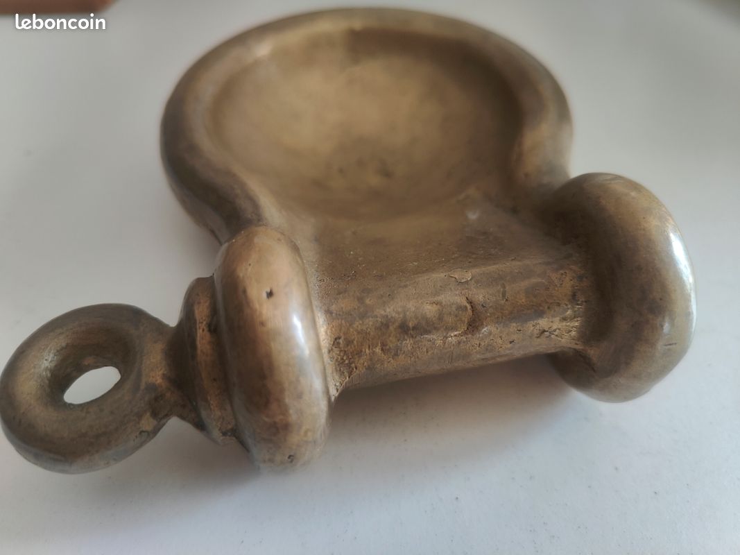 Ancien vide-poche / cendrier de marine en bronze massif – Forme manille d'accastillage – 1 kg (image 6)