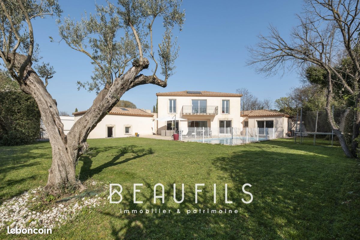Maison 8 pièces 231 m² · à Caveirac · 231 m² · 695 000 €