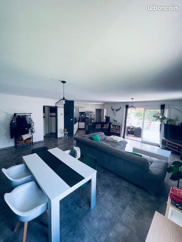 Maison 5 pièces 108 m² · à Vesseaux · 108 m² · 330 000 €